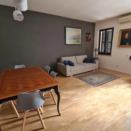 Apartment In The Historic Center Near The Sea *